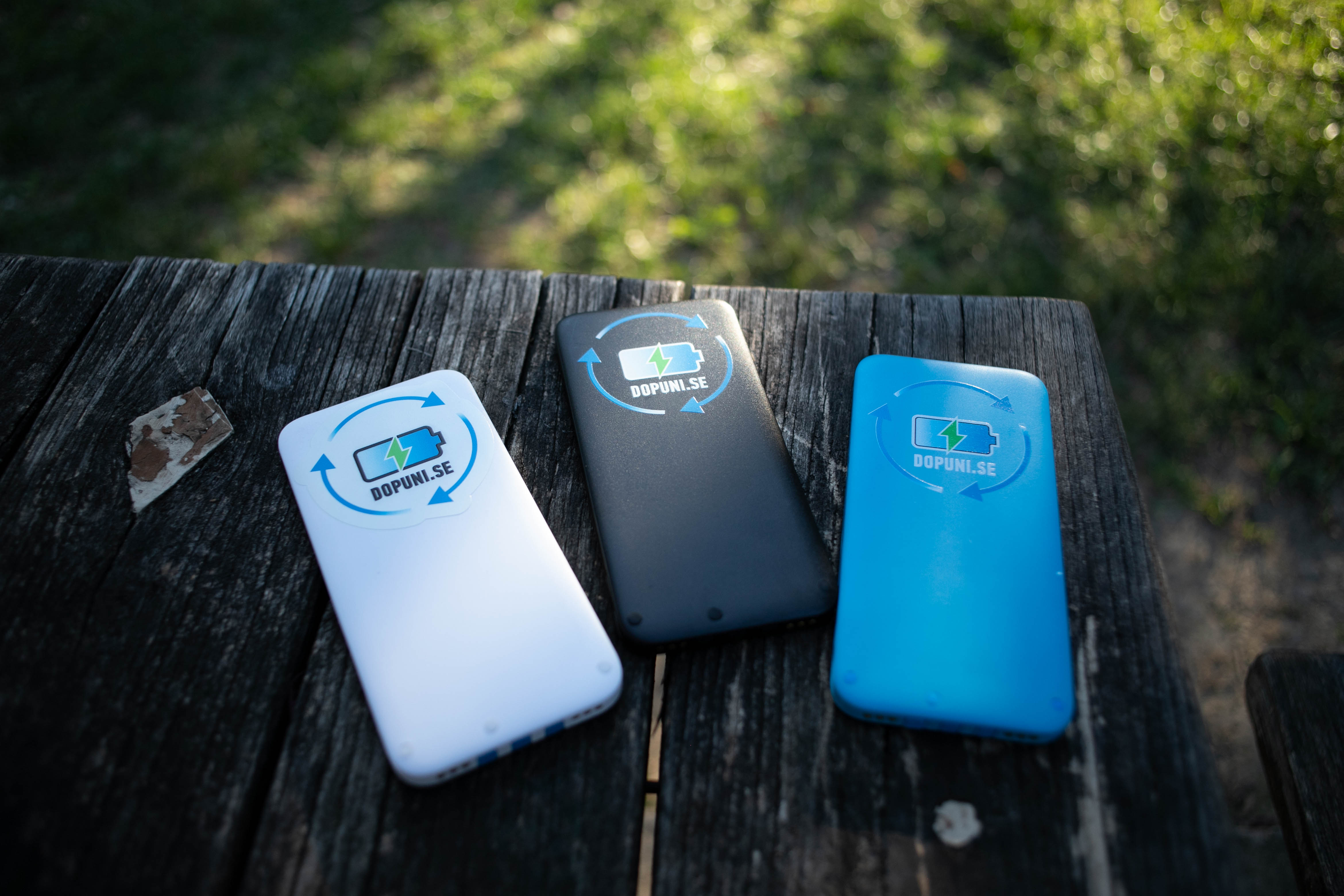 Powerbank Dopuni.se — три цветовых варианта